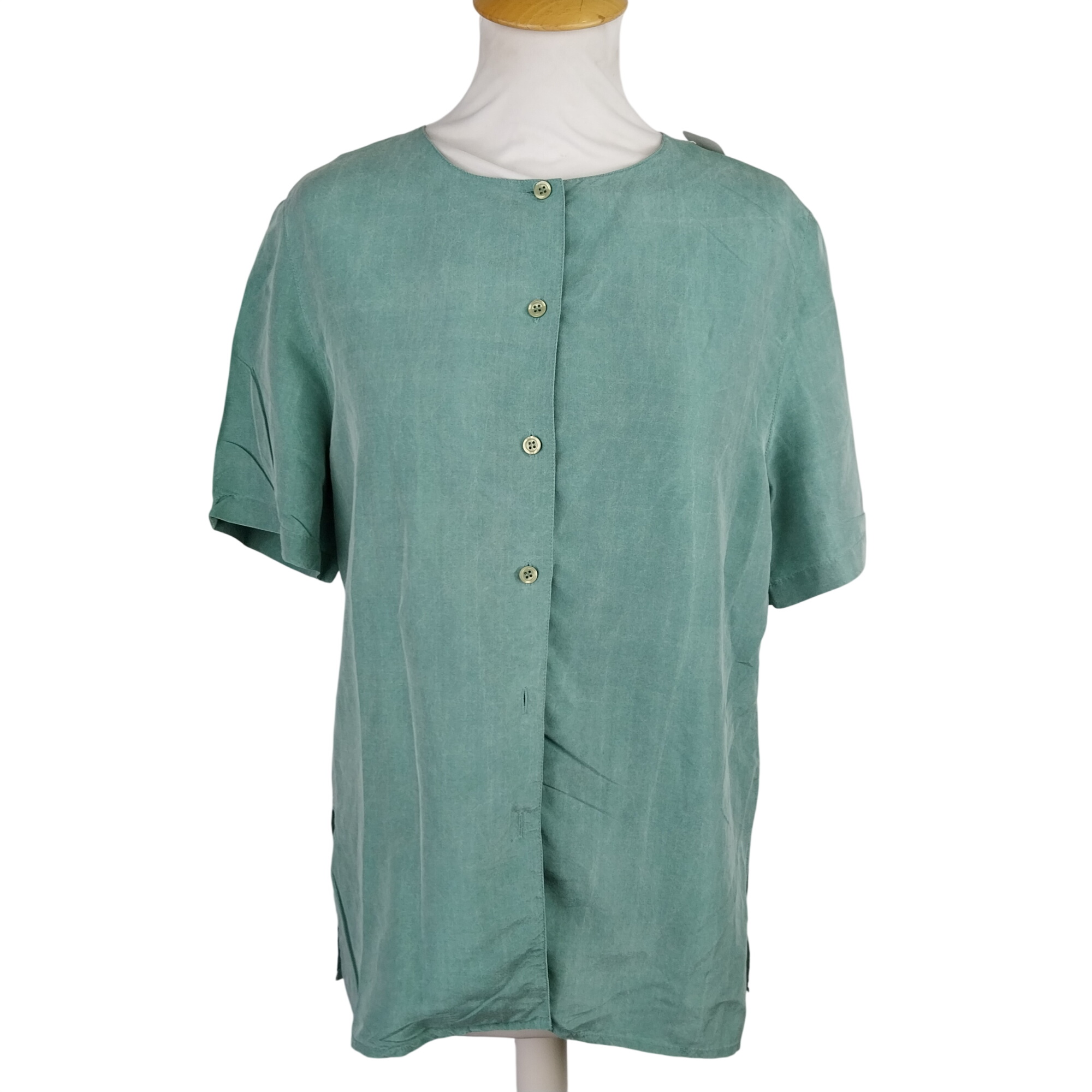 Acheter Chemise en soie - CACHAREL - T2 Très bon état - 39,00 € Chemise en soie - CACHAREL - T2 Très bon état - reconditionné disponible sur Label Emmaüs